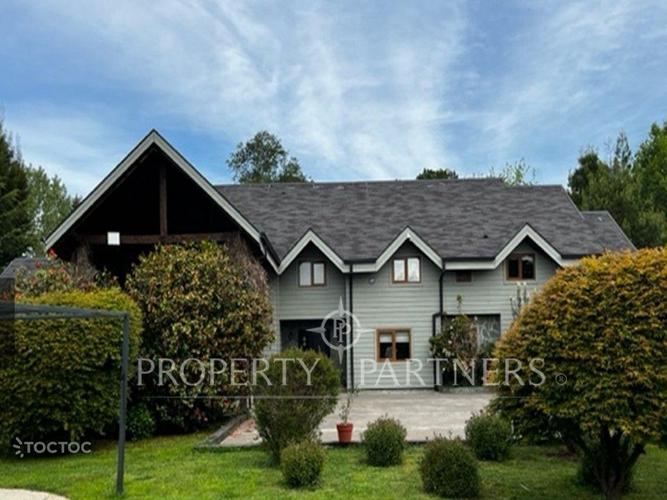 Gran casa a pasos del Club de Golf