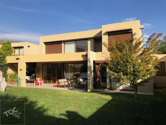 casa en arriendo en Colina