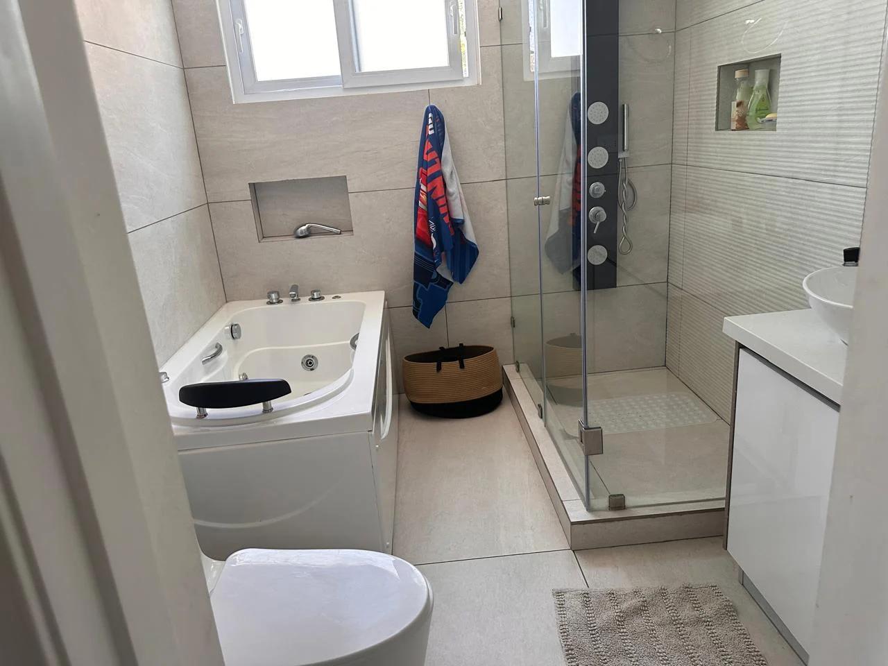 Arriendo Casa 4D 6B E - Las Condes