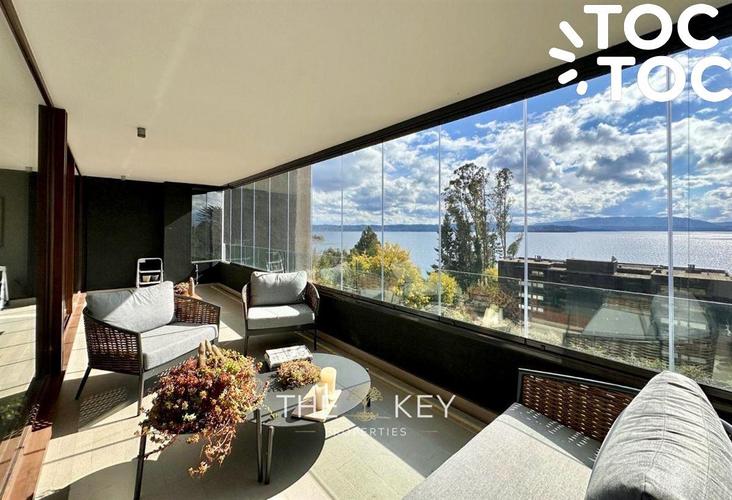 Depto. Orilla de Lago Villarrica en Venta de 4 dorm.