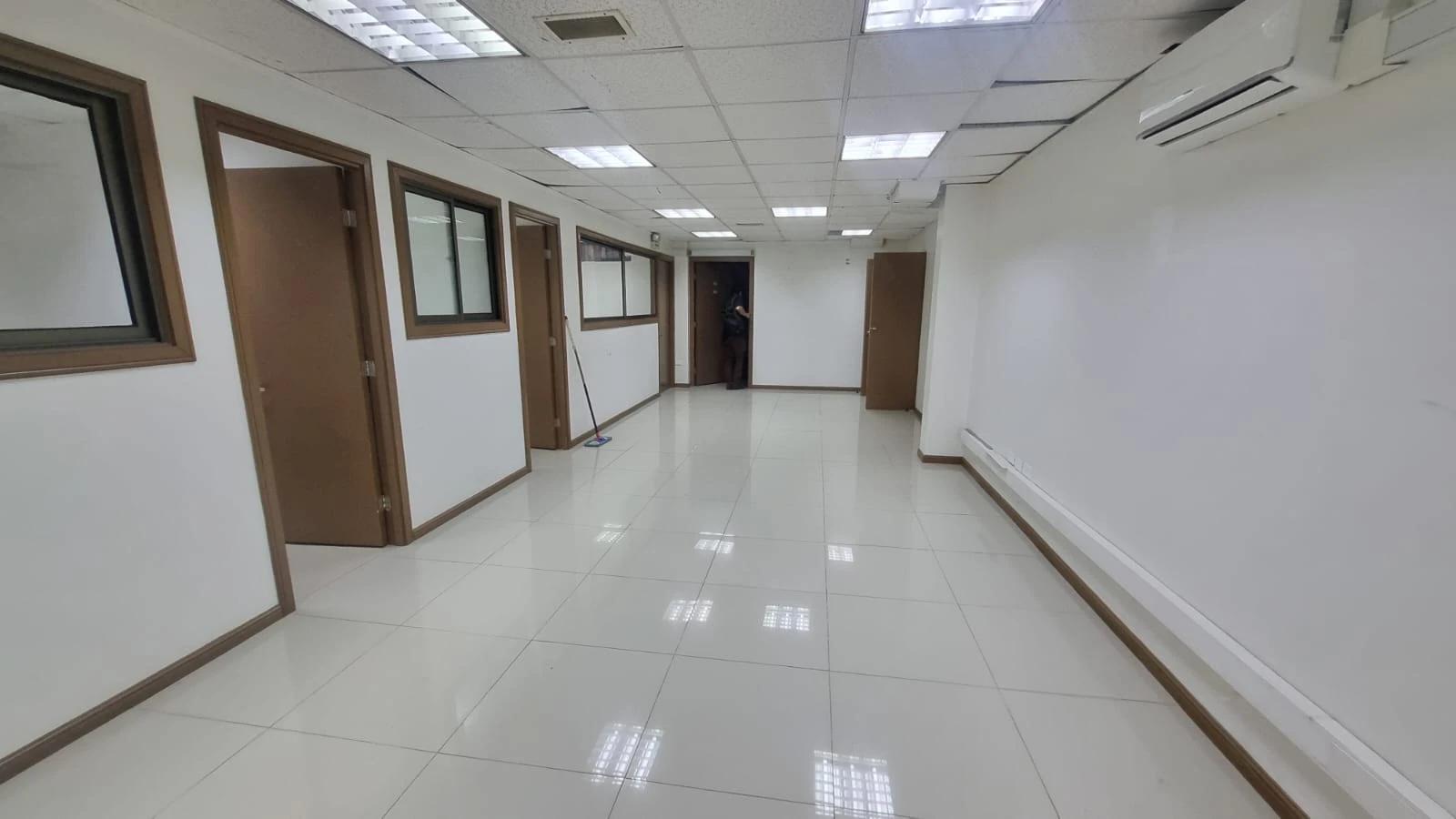 Venta de amplio local comercial, ubicado en calle San