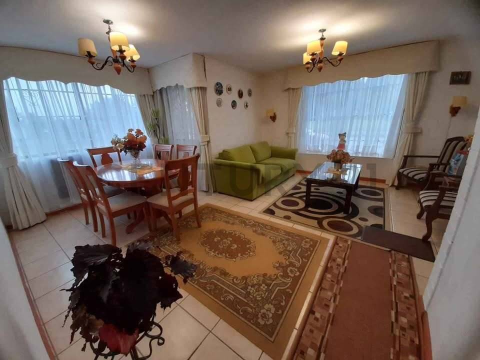 Venta Casa mas Loft en sector Los Castaños