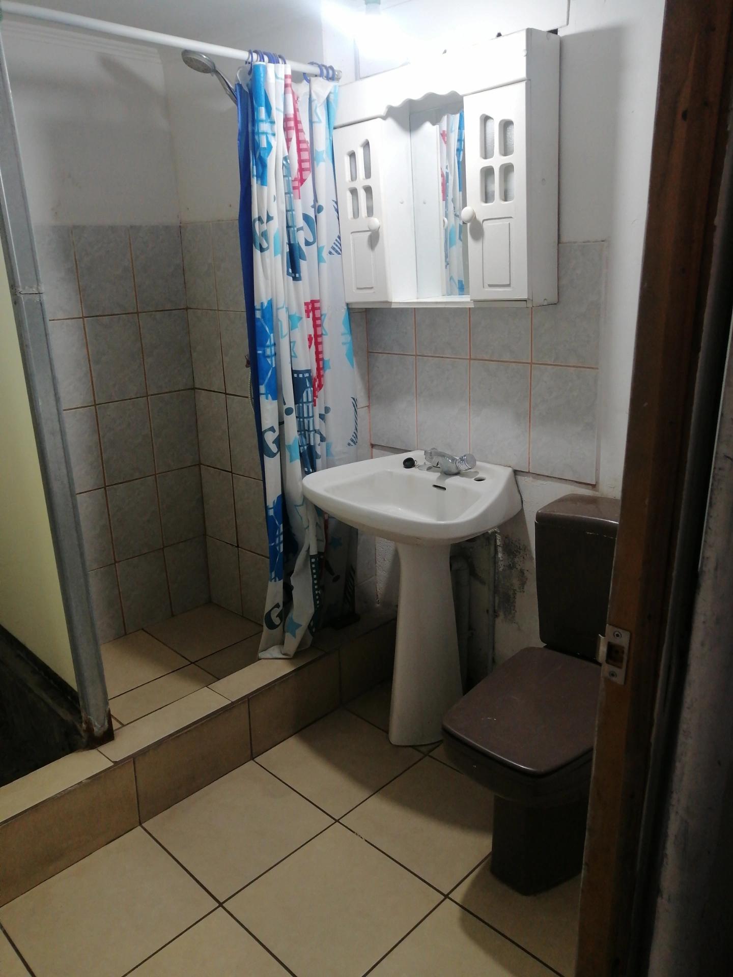 Venta Casa para REMODELAR  8D 5B E - &Ntilde;u&ntilde;oa