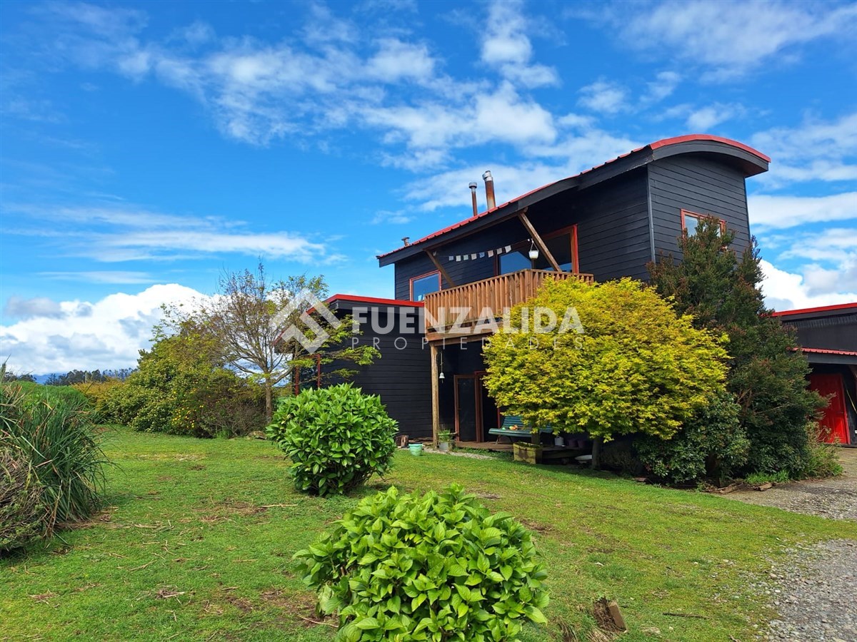 Vendemos casa en parcela de 3D4B en loteo camino a Ensenada