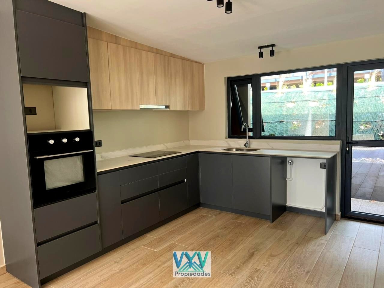 VIVE LA EXPERIENCIA TODO EL AÑO DE UN TOWNHOUSE FRENTE AL LAGO VILLARRICA