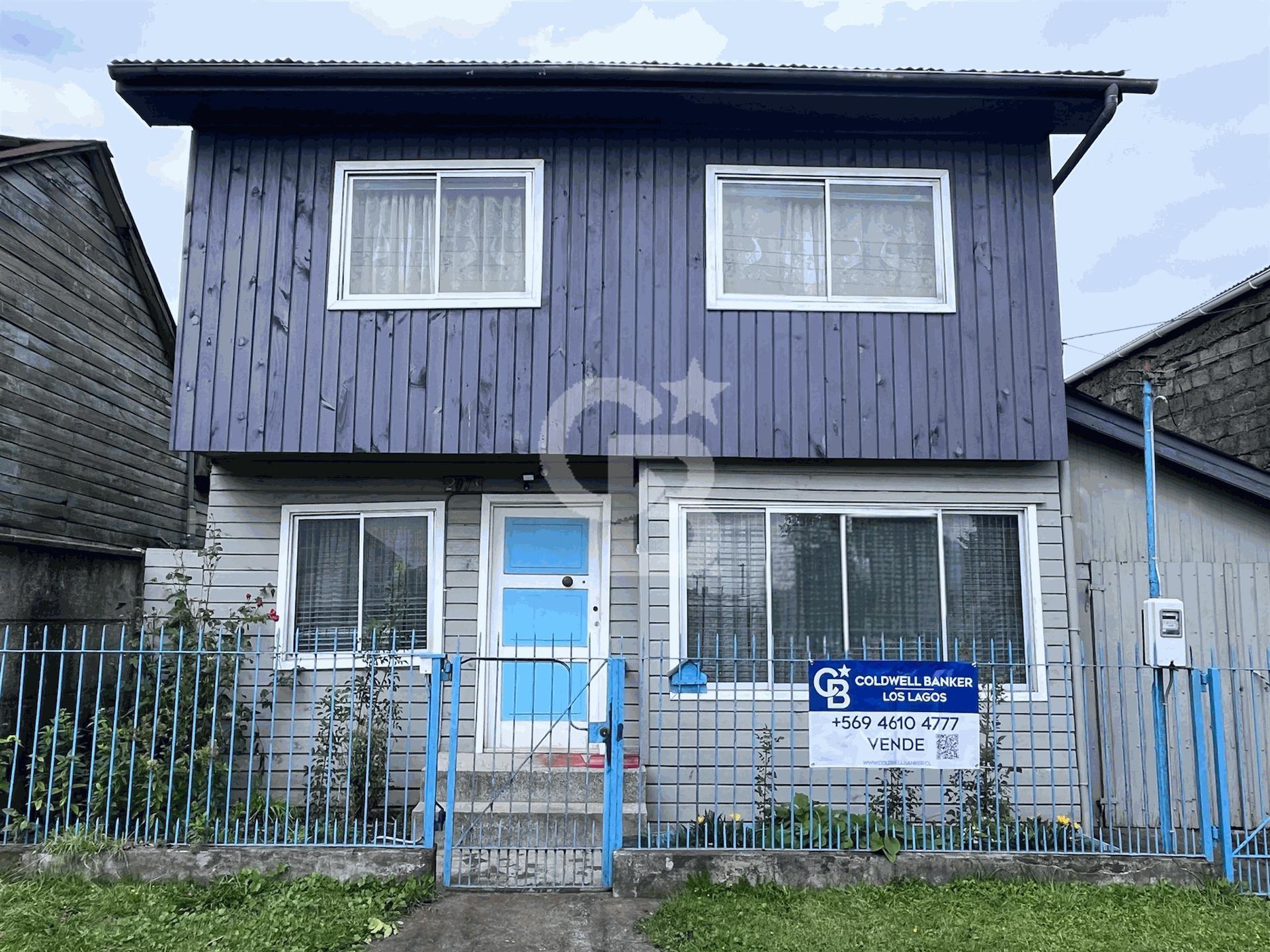 Amplia Casa con excelente ubicación, gran potencial.