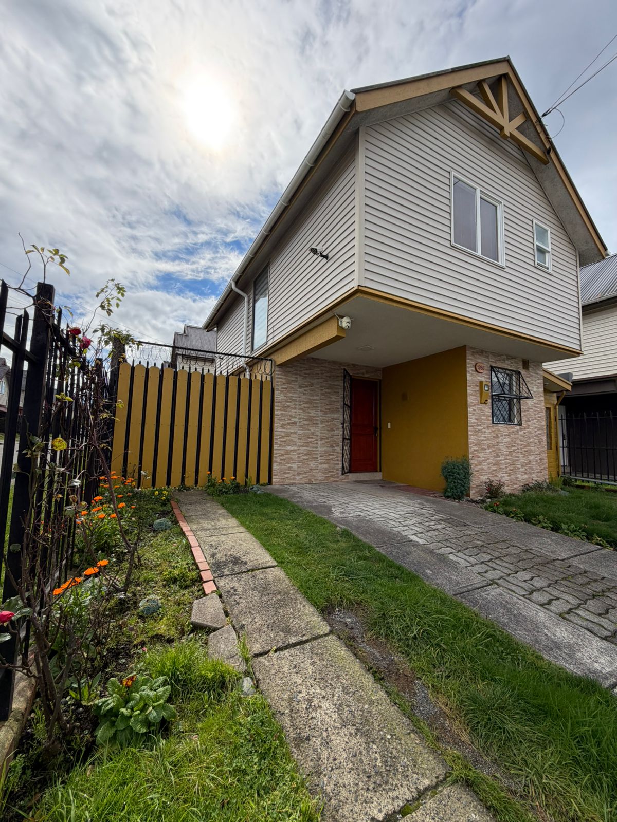 HERMOSA CASA ESQUINA ALTOS DE TENGLO