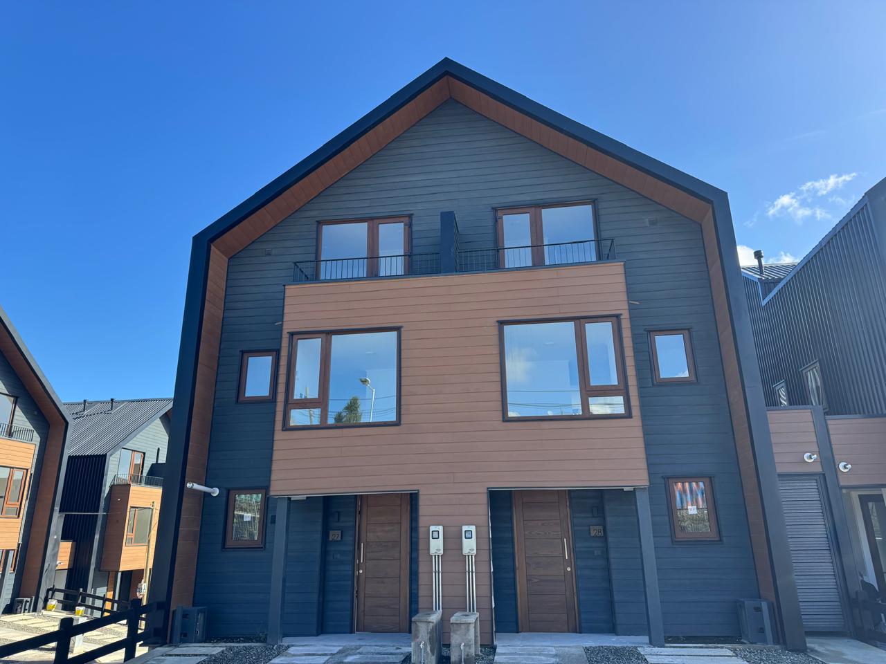 EXCLUSIVO TOWNHOUSE EN ARRIENDO EN CASA RAIMANN