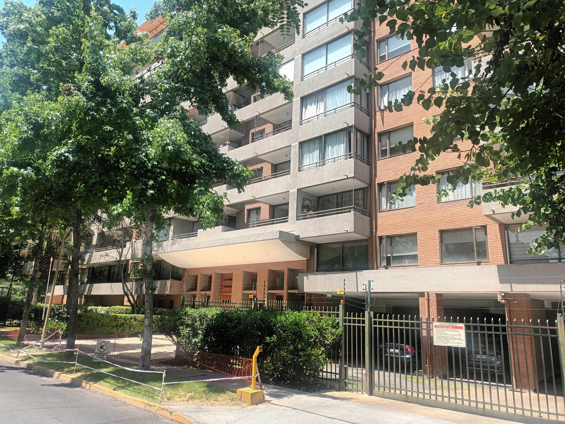 Venta Departamento &Uacute;ltimo piso 3D 3B  + servicio - Las Condes