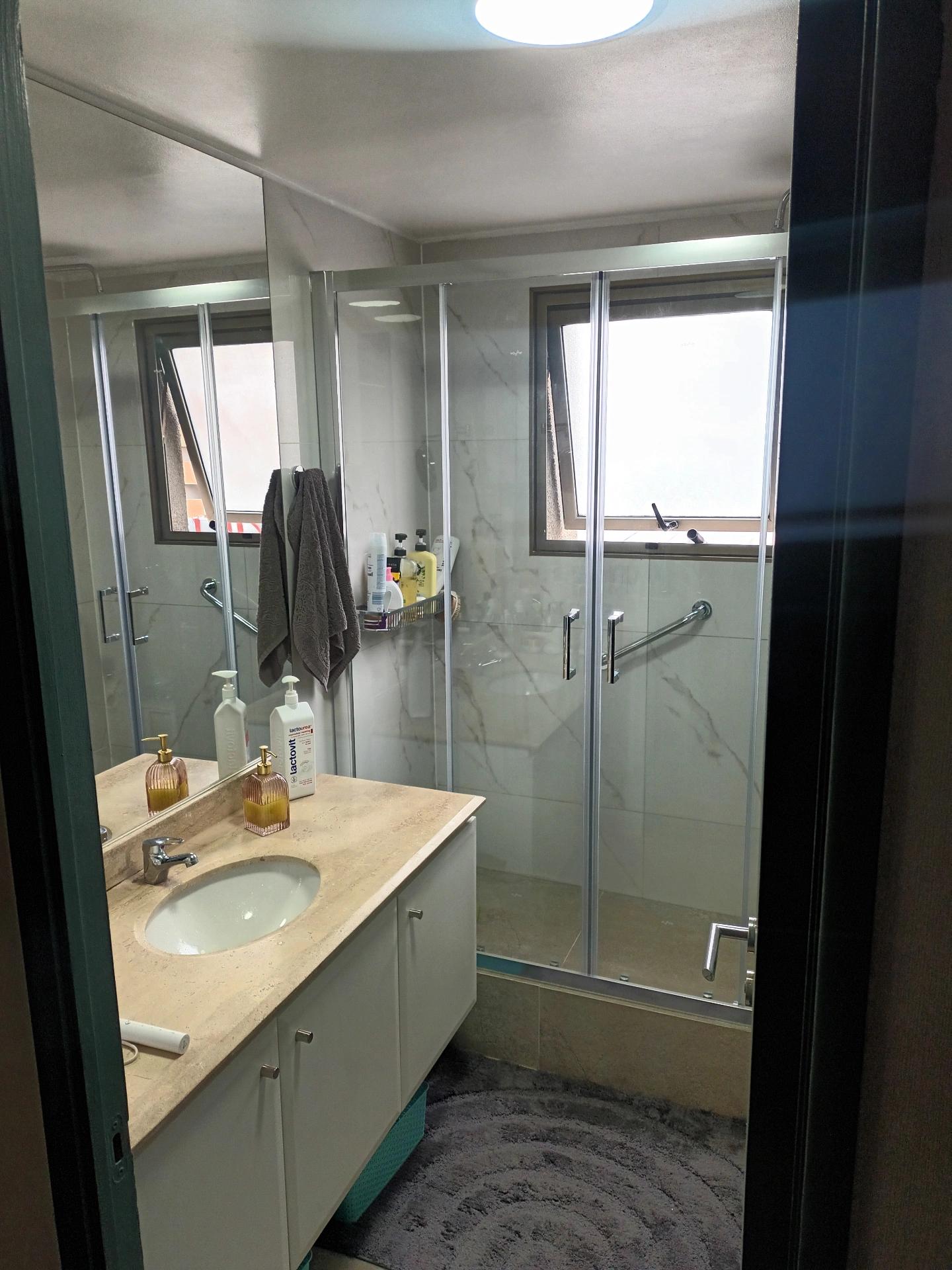 Venta Departamento &Uacute;ltimo piso 3D 3B  + servicio - Las Condes