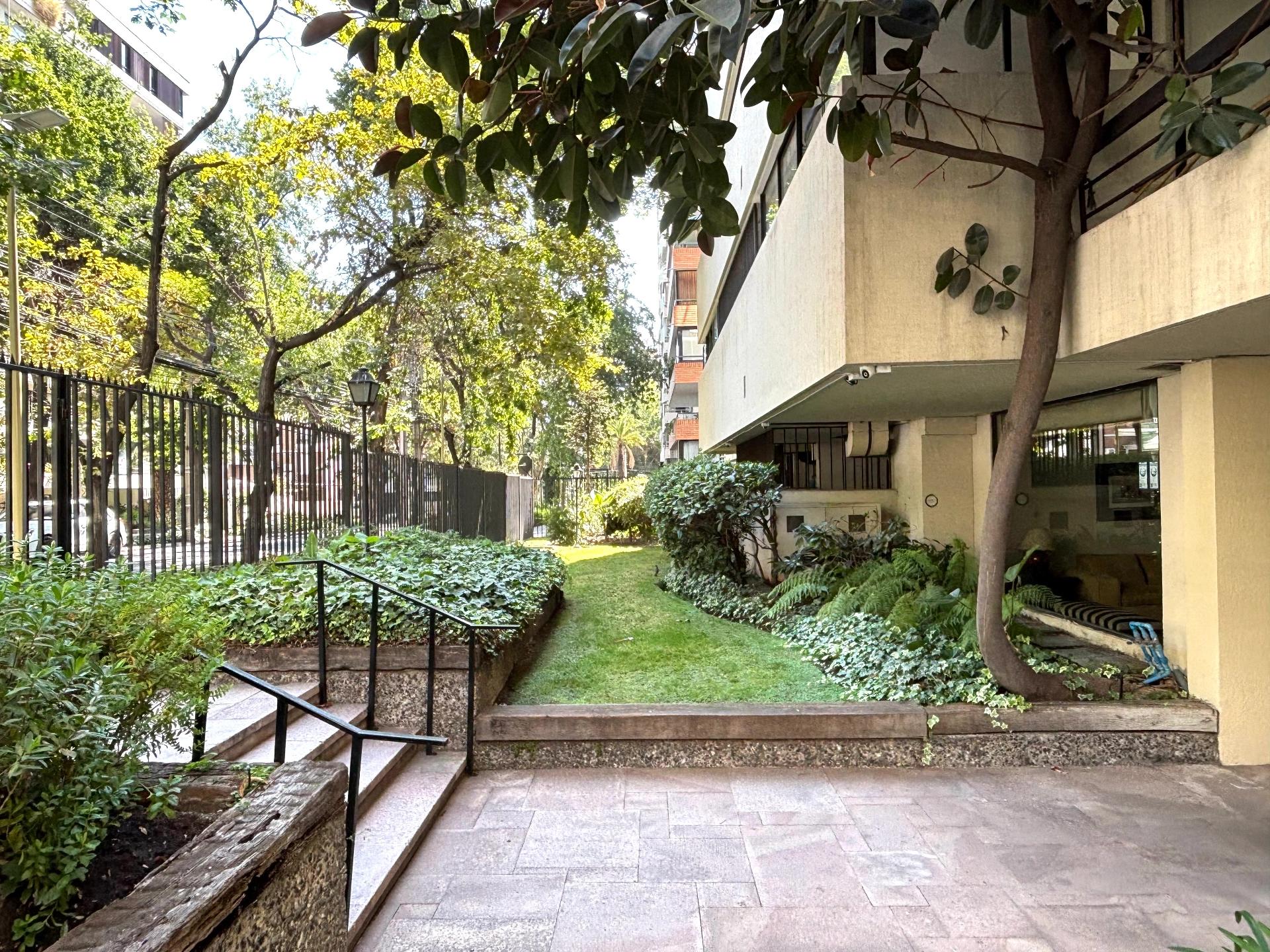 Venta Departamento 2do piso 3D 3B + serv.c - Las Condes