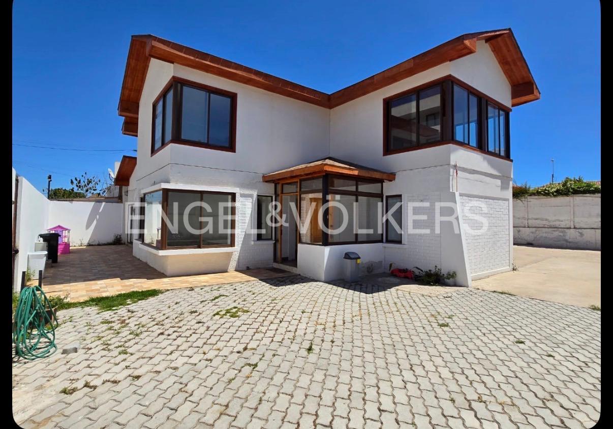 Casa amplia en venta en San Joaquin